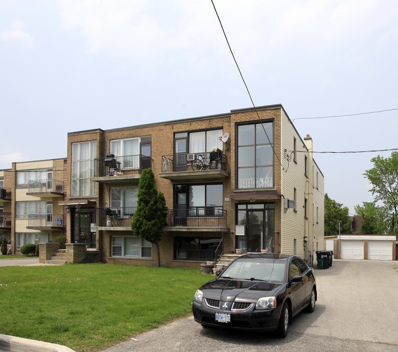 44 Meadowbrook Rd in Toronto, ON - Building Photo