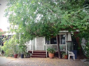 4546 Kingswell Ave in Los Angeles, CA - Building Photo - Building Photo