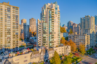 Tudor Manor in Vancouver, BC - Building Photo - Building Photo