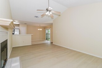 2303 Dowd Ln, Unit 912 in Austin, TX - Building Photo - Building Photo