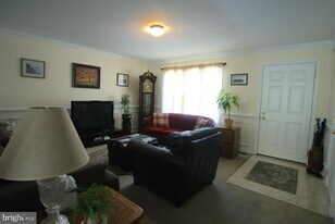 104 Eastside Ln in Winchester, VA - Building Photo