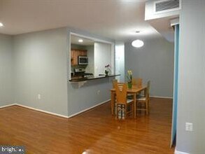 5200 Crossfield Ct in North Bethesda, MD - Building Photo - Building Photo