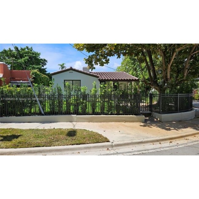 property at 424 NE 63rd St
