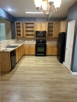 8127 Montague Manor Ln in Houston, TX - Building Photo