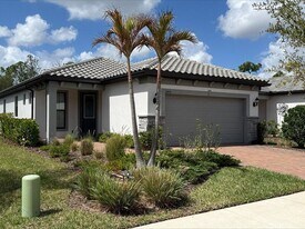 2459 Brassica Dr in North Port, FL - Building Photo