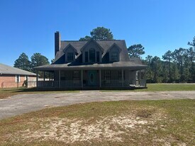 1136 10 Lake Dr in Defuniak Springs, FL - Building Photo