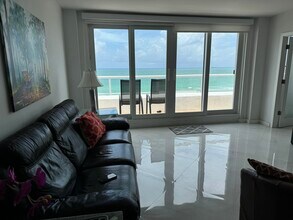 5005 Collins Ave, Unit 720 in Miami Beach, FL - Foto de edificio - Building Photo