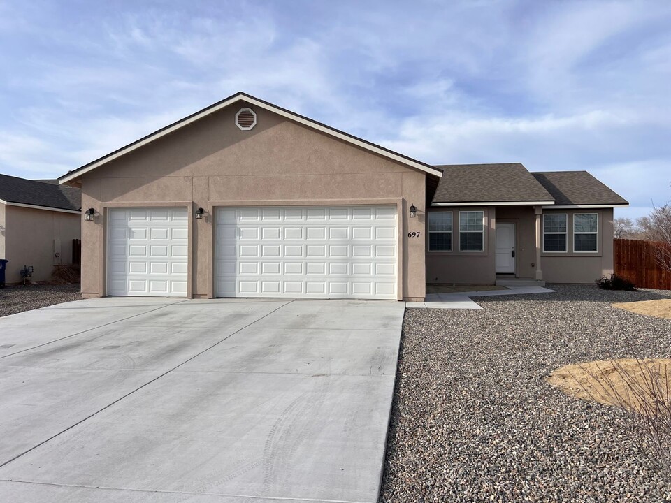 697 Beeghly Dr in Fallon, NV - Building Photo