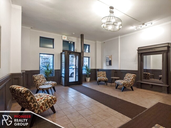 737 W Belmont Ave, Unit #739-402