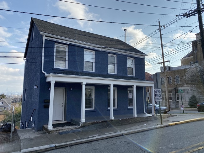 301 Lilac Ln, Unit 1 st floor