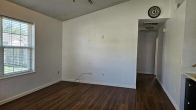 1660 Tanglewood Ln in Siloam Springs, AR - Foto de edificio - Building Photo