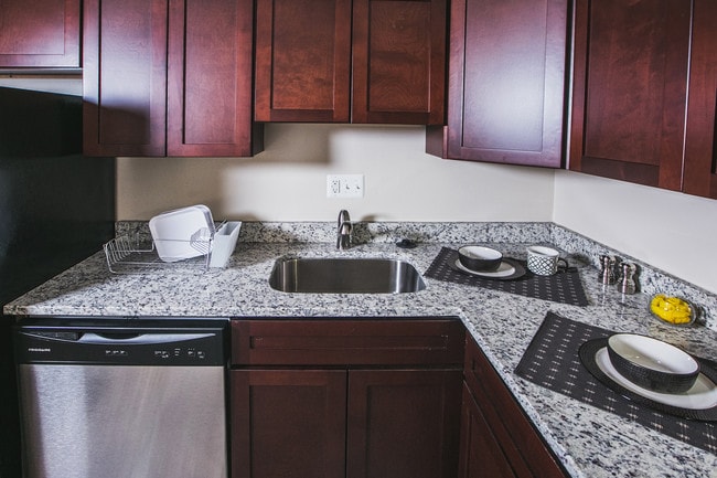 Milford Station in Pikesville, MD - Foto de edificio - Building Photo