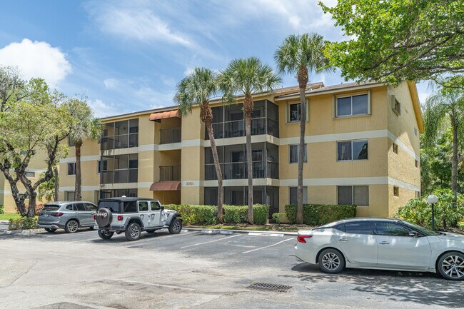 Oakland Forest Club in Oakland Park, FL - Building Photo - Building Photo