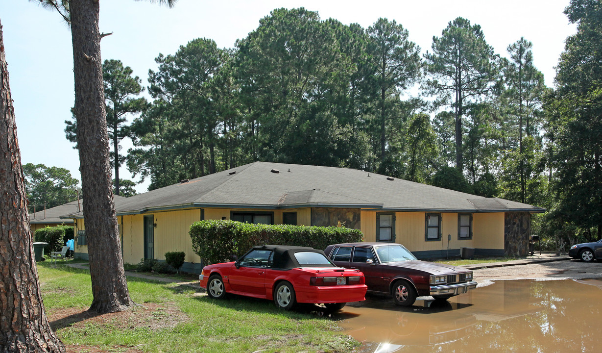 Crow Road in Pensacola, FL - Building Photo