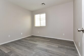 3401 Vista Springs Way in North Las Vegas, NV - Building Photo - Building Photo