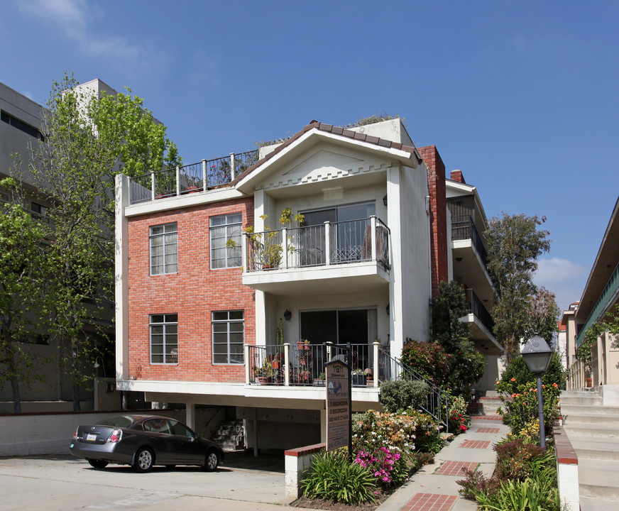 11911 Gorham Ave in Los Angeles, CA - Building Photo