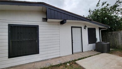2604 Quince Ln in McAllen, TX - Foto de edificio - Building Photo