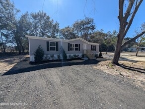 207 Ash St in Interlachen, FL - Building Photo - Building Photo