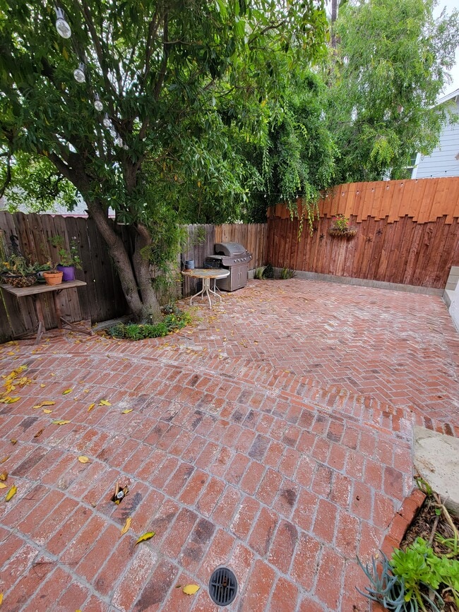 5011 Lockhaven Ave in Los Angeles, CA - Building Photo - Building Photo