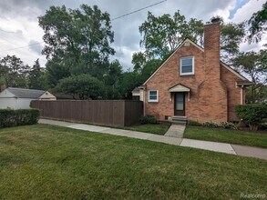 4418 S Verona Cir in Royal Oak, MI - Building Photo - Building Photo