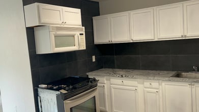 2622 NW 35th St in Miami, FL - Building Photo - Building Photo