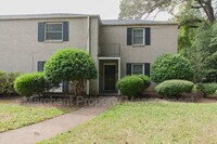 605 University Ridge