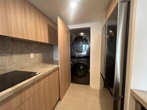 1717 N Bayshore Dr, Unit A-2539 in Miami, FL - Building Photo - Building Photo