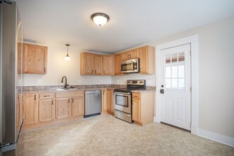 43 Ley St, Unit 43 ley st in Agawam, MA - Foto de edificio - Building Photo