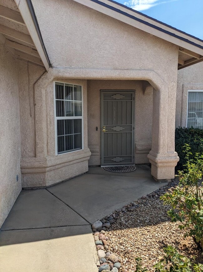 3846 E Nicole Ave in Kingman, AZ - Building Photo - Building Photo