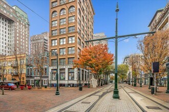 10 N Main St in Memphis, TN - Building Photo - Building Photo