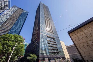 101 Charles St E in Toronto, ON - Building Photo