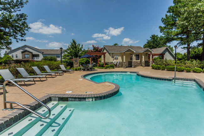 Waterford Place Apartments in Memphis, TN - Building Photo - Building Photo