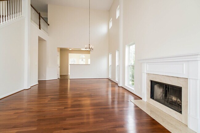 413 Creekside Ln in Spring Hill, TN - Foto de edificio - Building Photo