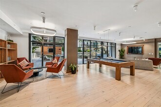 Trademark in Los Angeles, CA - Foto de edificio - Building Photo