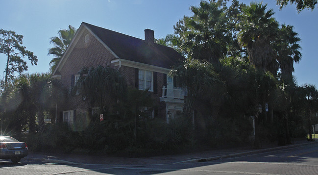 117 NW 17th St in Gainesville, FL - Foto de edificio - Building Photo