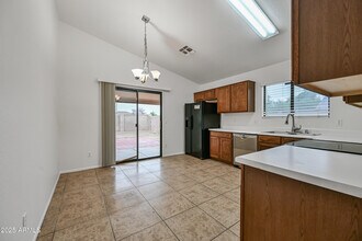 8606 W College Dr in Phoenix, AZ - Building Photo - Building Photo