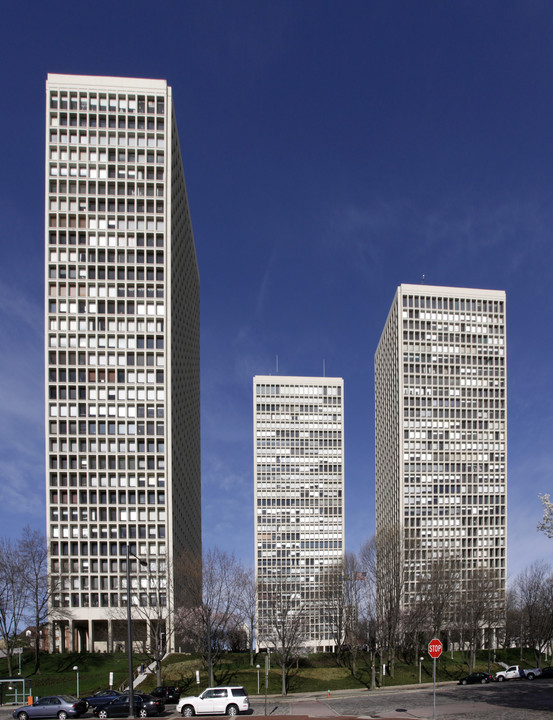 Society Hill Towers in Philadelphia, PA - Building Photo