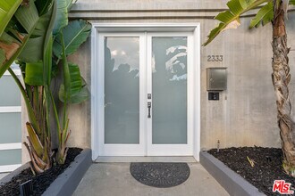 2333 Vasanta Way in Los Angeles, CA - Building Photo - Building Photo