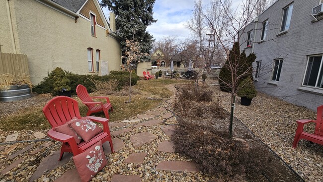 2482 W Caithness Pl, Unit 10 in Denver, CO - Foto de edificio - Building Photo