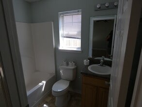 668 Edney Ave W in Crestview, FL - Foto de edificio - Building Photo