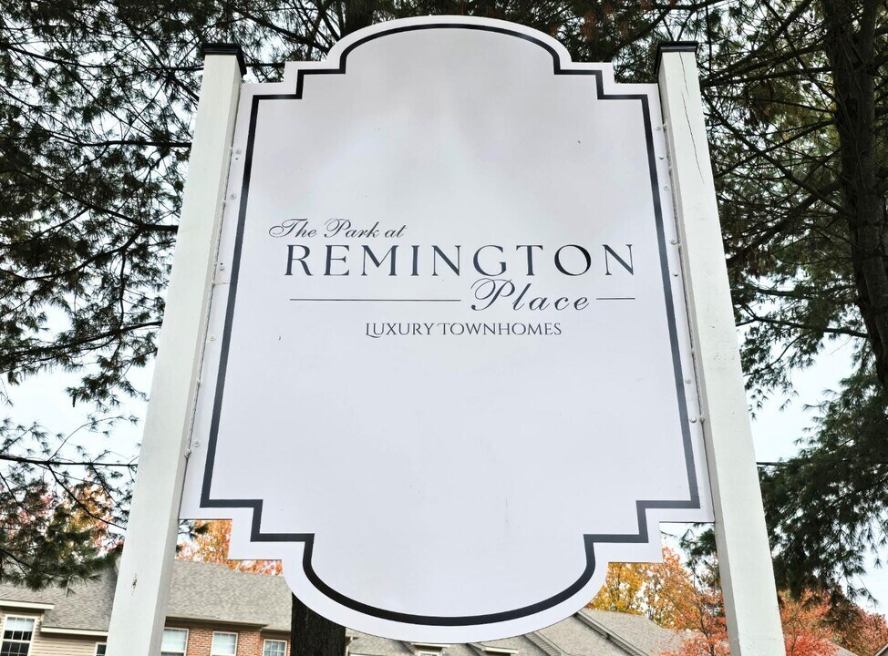 3735 Lochdale Terrace in Lexington, KY - Building Photo