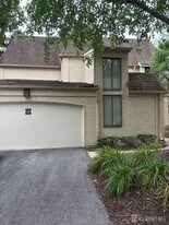 92 Gate House Ln in Edison, NJ - Building Photo