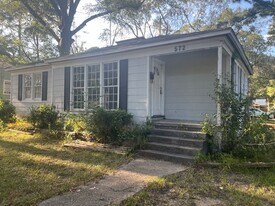 572 Avalon Rd in Jackson, MS - Building Photo