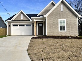 121 Otis St in Jackson, TN - Building Photo