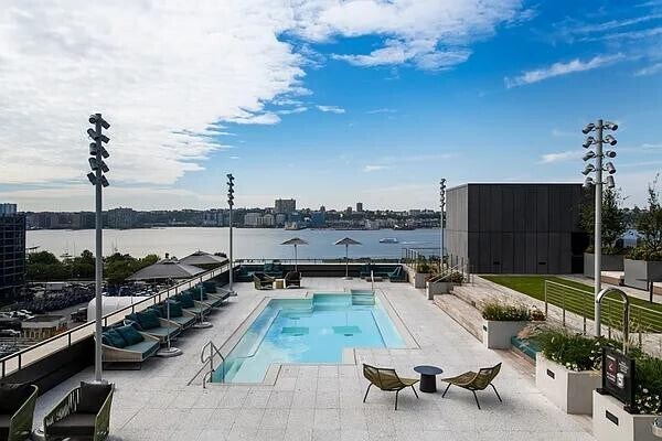 311 Eleventh Avenue in New York, NY - Building Photo