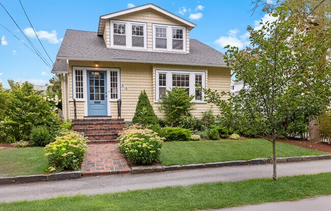 44 Antwerp St in Milton, MA - Building Photo - Building Photo