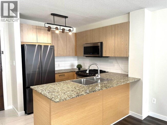 5889 Irmin St in Burnaby, BC - Building Photo - Building Photo