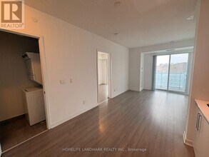 5180 Yonge St in Toronto, ON - Building Photo - Building Photo