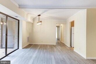 7905 Dassett Ct in Annandale, VA - Building Photo - Building Photo