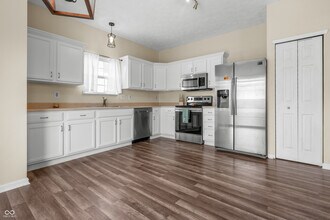 452 Southern Pines Dr in Whiteland, IN - Building Photo - Building Photo